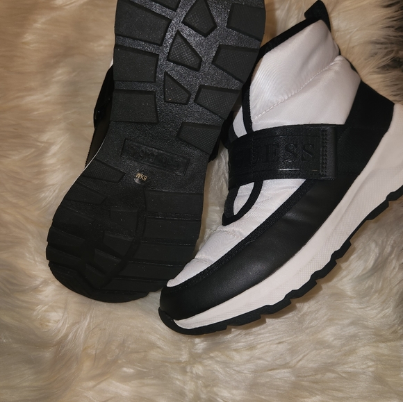 White and Black Guess factory boots. Size 8.5 - Picture 2 of 6